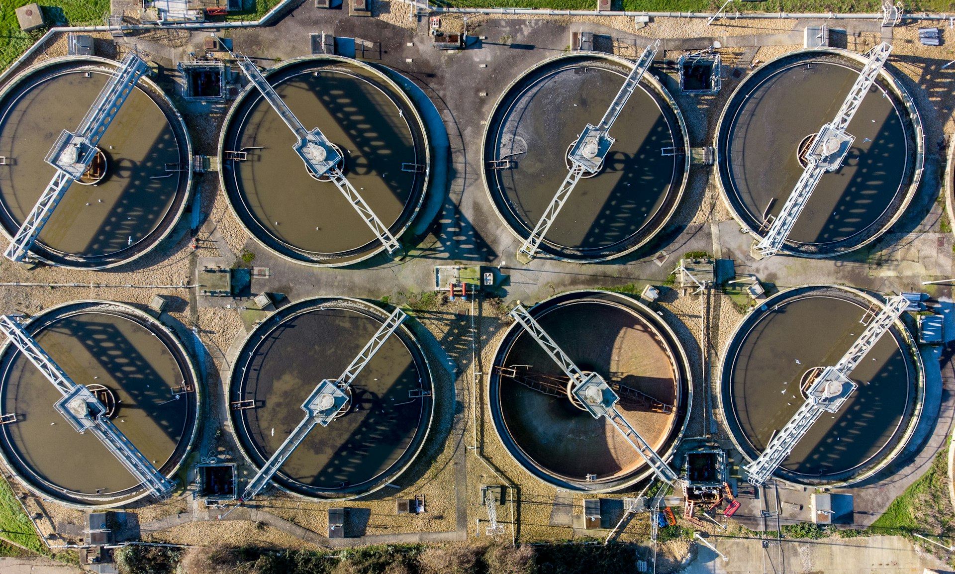 a large group of water tanks sitting next to each other